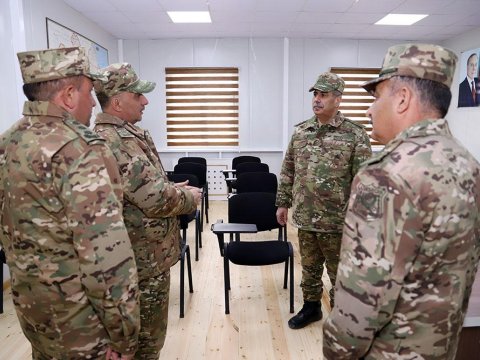 Müdafiə naziri yeni hərbi hissədə - Komandirlərə tapşırıqlar verdi