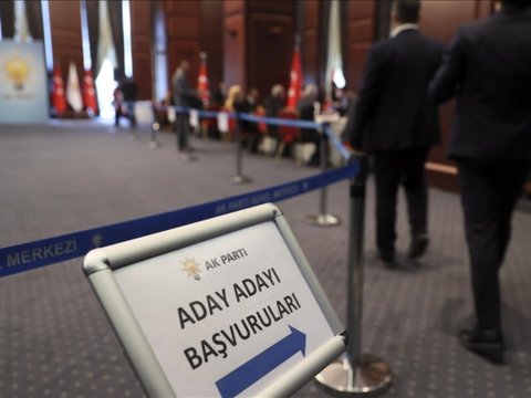 AKP hazırkı deputatlarının 70 faizini namizəd göstərməyəcək
