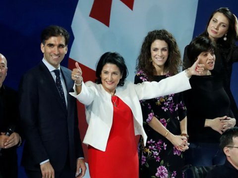Gürcüstan prezidenti partiya yaradır? - 