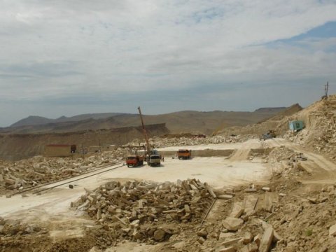 Daş karxanasında 41 yaşlı kişi BIÇAQLANDI