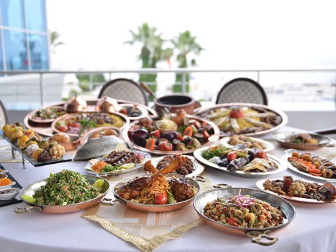 Restoranların “əl yandıran” iftar menyuları - İnsaf dinin yarısıdır…