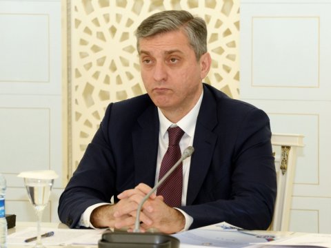 Vüqar Gülməmmədov parlamentdə hesabat verir 