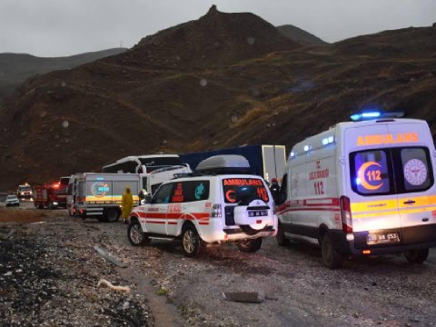 İran maşını Türkiyədə qəza törətdi - 3 nəfər öldü
