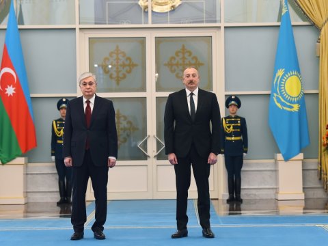 Azərbaycan Qazaxıstanı Rusiyanın “əsarətindən” xilas edir