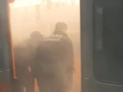 İstanbul metrosunda həyəcanlı anlar - Vaqonlar tüstüləndi