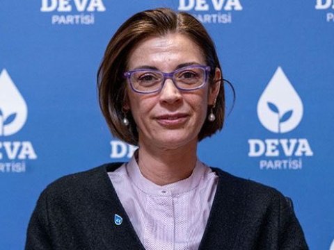 Babacanın müavini istefa verdi