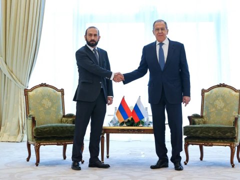 Mirzoyanla Lavrov Səmərqənddə görüşdü