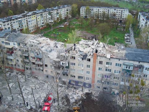 Ruslar yaşayış binasını vurdu - Ölən və yaralılar var 