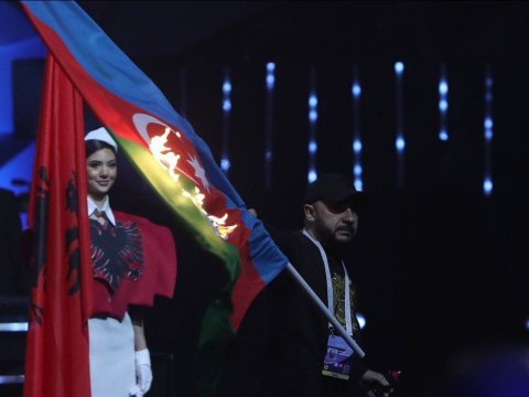 İcma İrəvanda bayrağımızın yandırılmasını PİSLƏDİ 