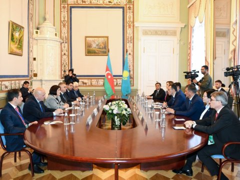 Sahibə Qafarova qazaxıstanlı həmkarı ilə görüşdü