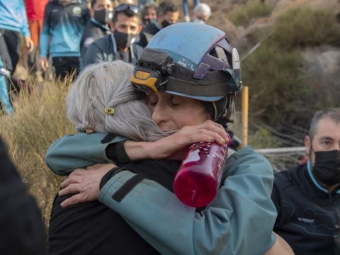 50 yaşlı qadın 500 gün mağarada yaşadı - Dünya rekordu 