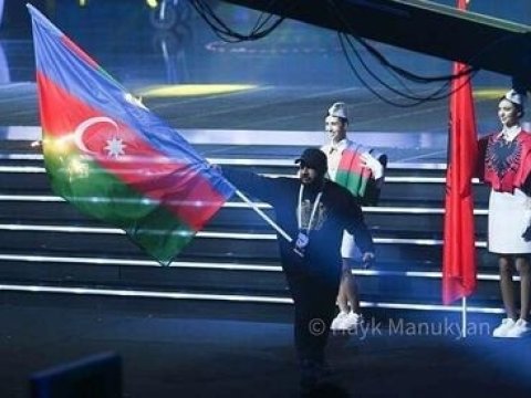 Mənliyi olmayanların bayraq qorxusu - Ermənistan özünü “yandırdı”