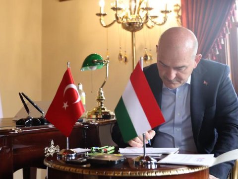 Soylu macarıstanlı həmkarı ilə danışdı