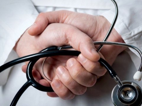 Xəstənin ölümündə günahkar olan həkimlərə cinayət işi açıldı