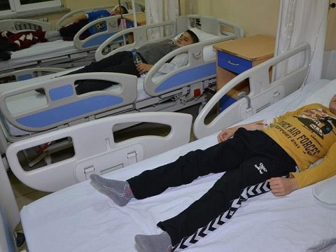 Xəstəxanaya yerləşdirilən məktəblilərin hamısı evə buraxıldı - YENİLƏNİB