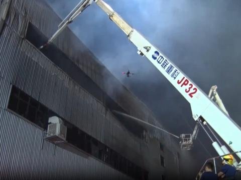 Çində fabrik yandı, 11 nəfər öldü