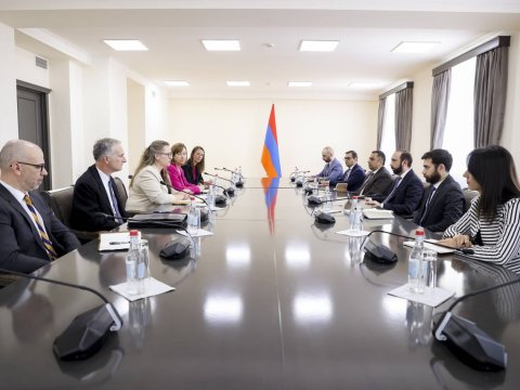 Mirzoyan ABŞ rəsmisi ilə Azərbaycanla münasibətləri müzakirə etdi