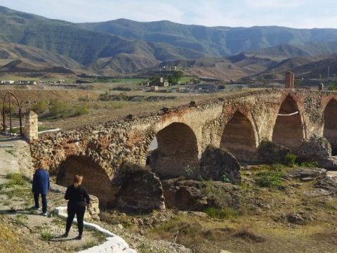 ABŞ və İsrail nümayəndələri Xudafərin körpüsünü ziyarət edib