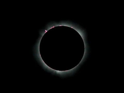 İlin ilk Günəş tutulmasının möhtəşəm GÖRÜNTÜLƏRİ