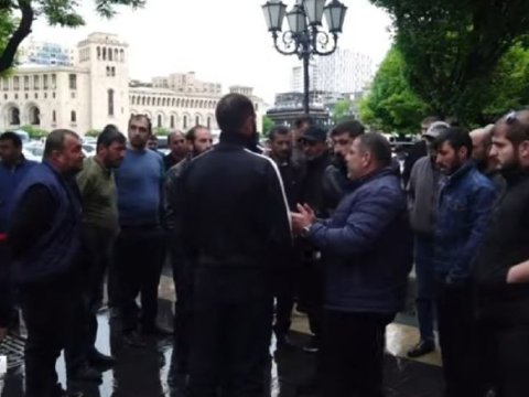 Göyçədə ölən əsgərlərin ailələrindən hökumətə ETİRAZ