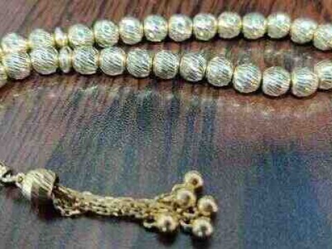 2 min manatlıq qızıl təsbeh oğurlandı