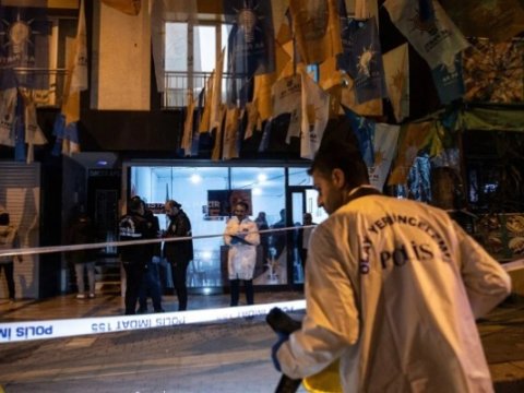 AKP-nin seçki bürosu qarşısında silahlı insident