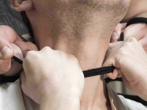 Əmisi oğlunu iplə boğaraq ÖLDÜRDÜ