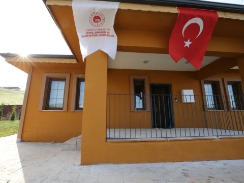 Zəlzələ bölgəsində tikilən evlər sakinlərə verilir - VİDEO+FOTOLAR