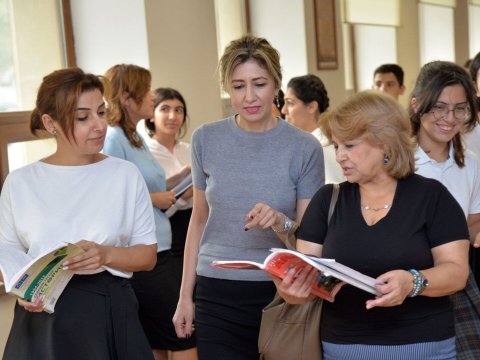 Kim daha yaxşı öyrədir: yaşlı, yoxsa gənc müəllim - FƏRQLİ FİKİRLƏR