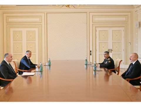 İlham Əliyev Gürcüstanın müdafiə nazirini qəbul etdi