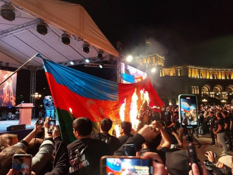 Bu dəfə başınıza cüt “Dəmir yumruq” dəyəcək - AKP-dən ermənilərə xəbərdarlıq