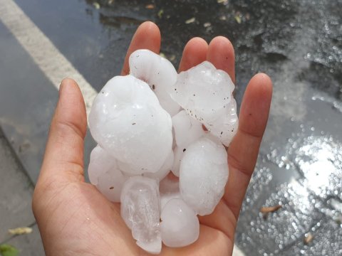 Sabahın havası - Şimşək, dolu, qar...