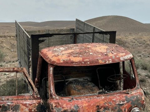 Kəlbəcər sakini qaçırdığı maşını yandırdı