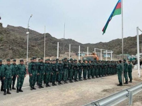 Ermənistanla sərhəddə bayrağımız qaldırıldı - FOTO