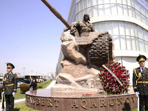 Albert Aqarunovun xatirəsi yad edilib