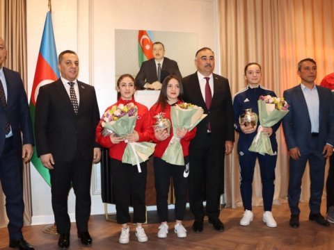 İrəvanda qələbə qazanan türk idmançılar mükafatlandırıldı 