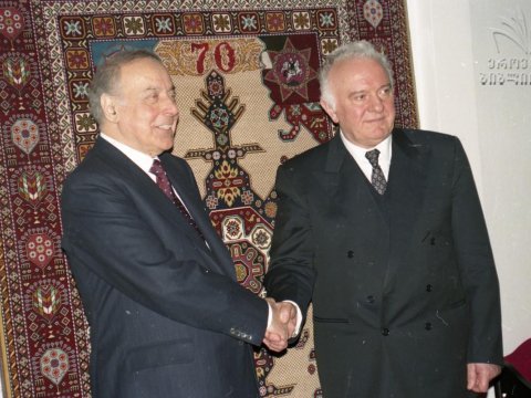 Heydər Əliyev dünyada unudulmaz siyasət nəhəngidir