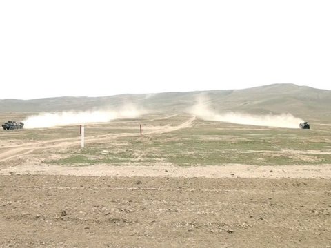 Zirehli texnikalardan atəş açıldı - Təlimdən VİDEO