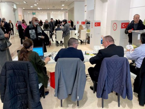 Almaniyada 1.5 milyon türk səs verir - FOTOLAR