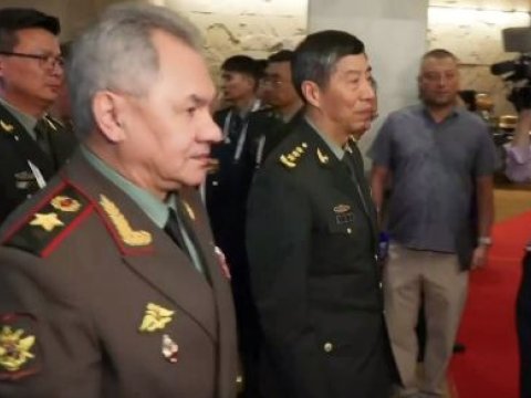 Şoyqu Hindistanda - Tanrıya inanır, buddizmə hörmət edir