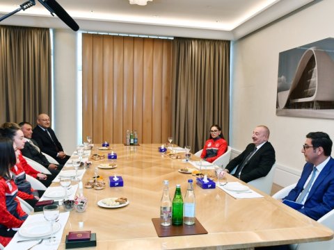 İlham Əliyev və xanımı türkiyəli idmançılarla görüşüb - YENİLƏNİB 