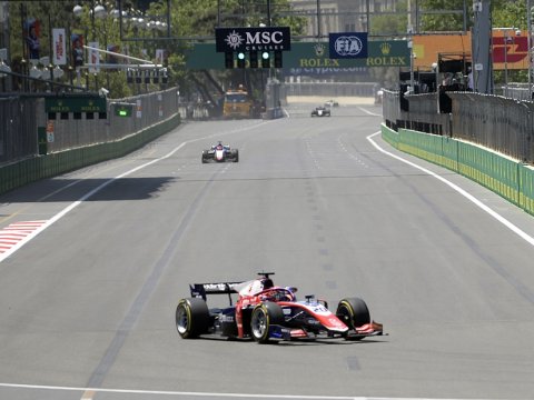 “Formula 2”də birinci sprint yarışına start verildi