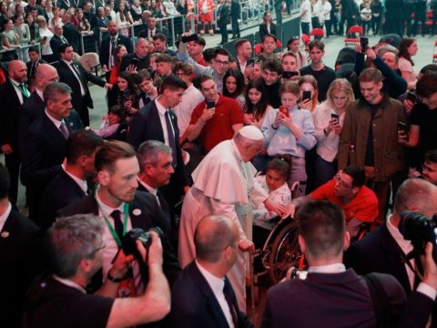 Roma Papası ukraynalı qaçqınlarla görüşdü 