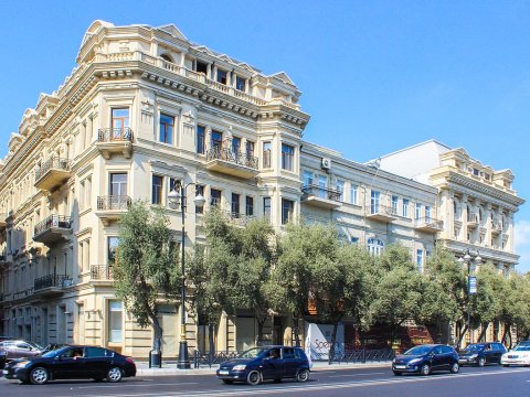 Neftçilər prospektinin bir hissəsi açıldı 