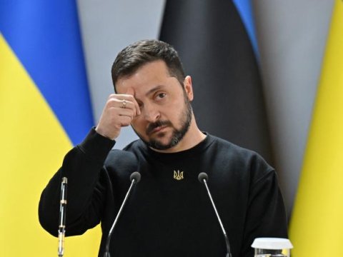 Həmişə yanımda tapança gəzdirirəm - Zelenski