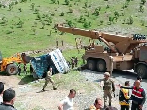 Türkiyədə ağır qəza - 2 əsgər həyatını itirdi, 45-i yaralandı