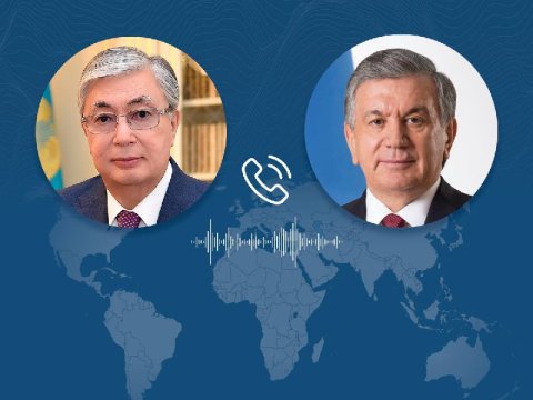 Tokayev özbəkistanlı həmkarını TƏBRİK ETDİ