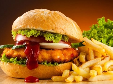 “Fast food” mədə-bağırsaq xəstəliyi yaradır