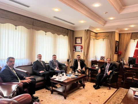 Türkiyə səfiri ekspertlərlə görüşdü