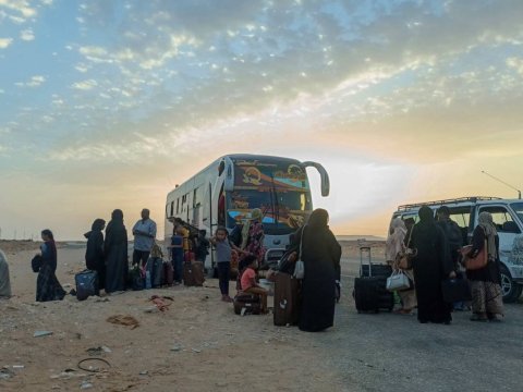 Yüz minlərlə insan Sudanı tərk edir